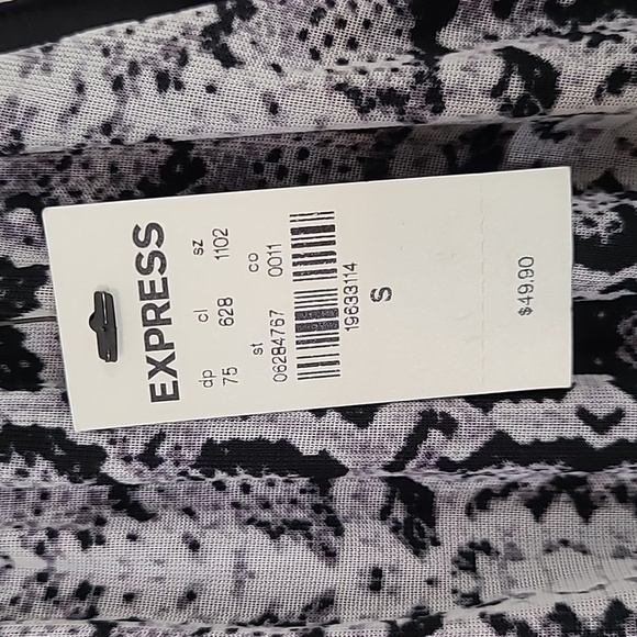 *NWT* EXPRESS Black/Gray Animal/Geometric Print Halter Top, size Small - Picture 4 of 8
